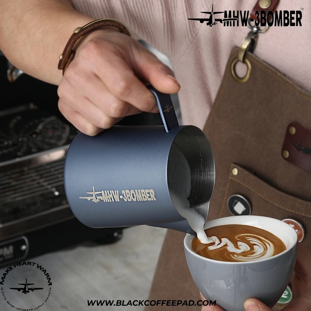  پیچر بمبر ورژن 5 ظرفیت 500 میلی لیتر رنگ سرمه ای مات | MHW-3BOMBER Latte Art Pitcher 5.0 Matte Blue 